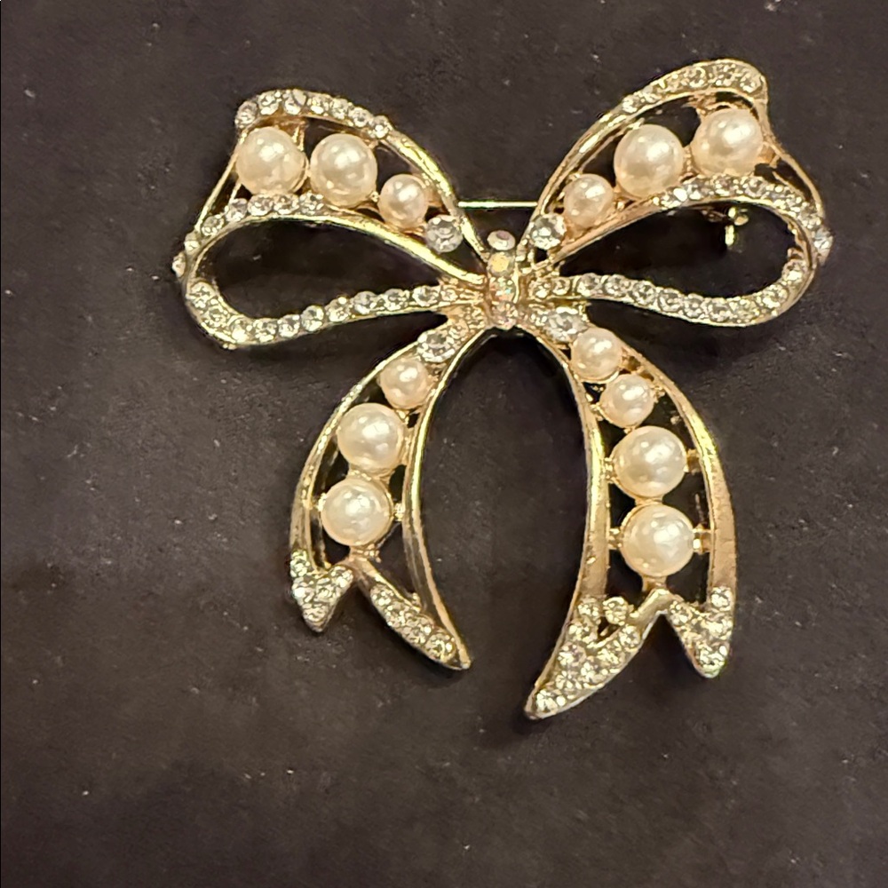 Vintage Elegant Gold Bow Brooch with Pearls